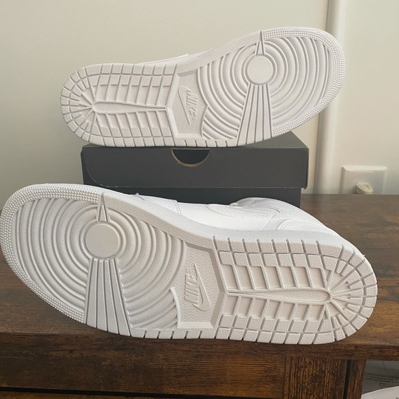 SOLD-Nike Air Jordan1 Mid Triple White- 554724-130 - Picture 5 of 12